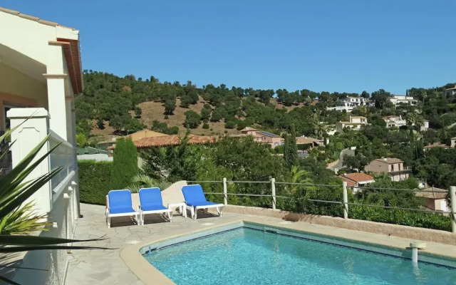 Spacious Villa in Var With Swimming Pool