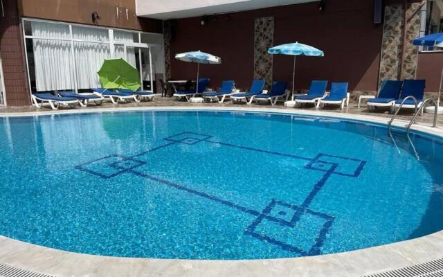 Central Location 10 minutes from the beach