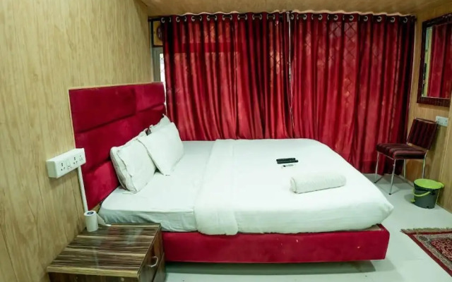 Lokhandwala Residency by Glitz Hotel