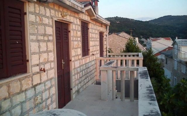 Bobi - 50 m From Beach - H