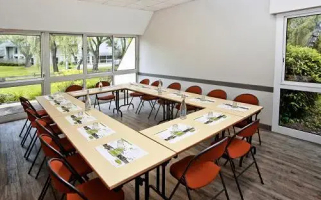 Ethic Etapes Lac De Maine