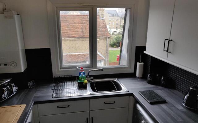 Riverside Park Penthouse Apartment In St Neots