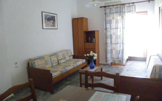 Filoxenia Studios & Apartments