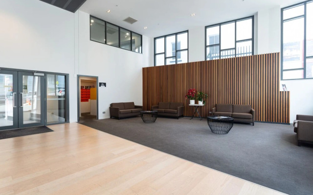 Toodle's Pristine inner-city nest with carpark