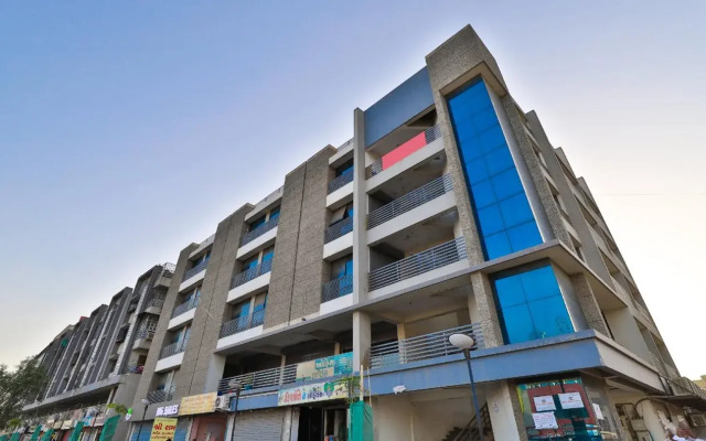 Maahi Palace By OYO Rooms