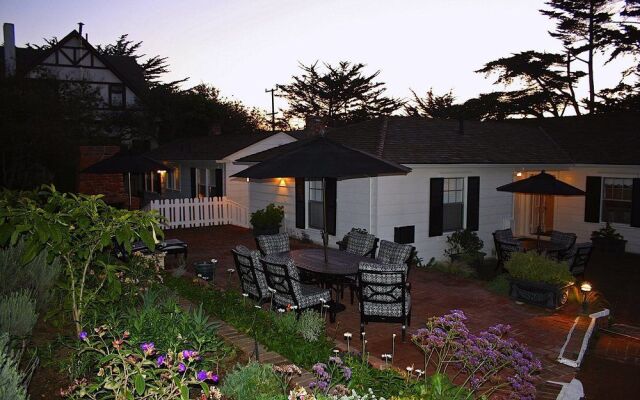Colonial Terrace Inn by the Sea