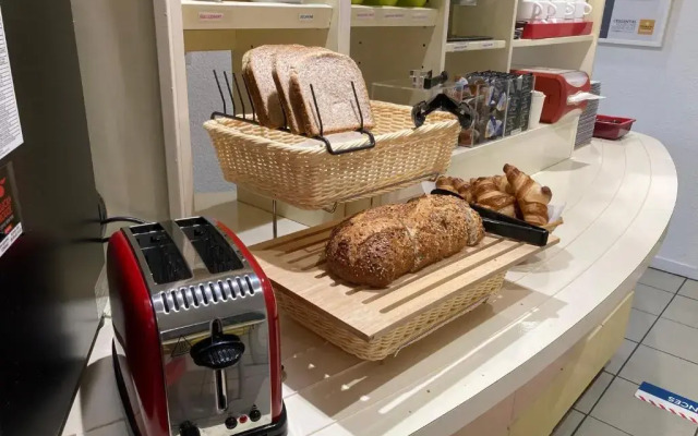 Premiere Classe Bourges (6 kms du centre-ville)