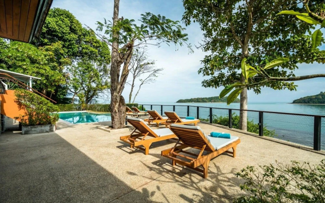 Nam Bo Villa by Lofty - Oceanfront Private Pool Villa With Maid and Cook