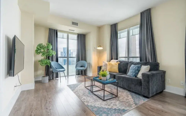 Simply Comfort. Modern Downtown Apartment