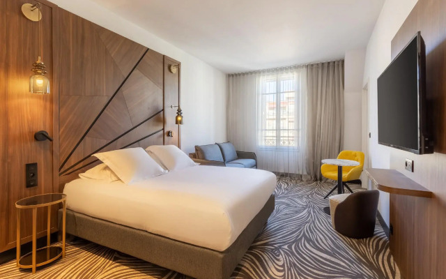 Отель Apollinaire Nice