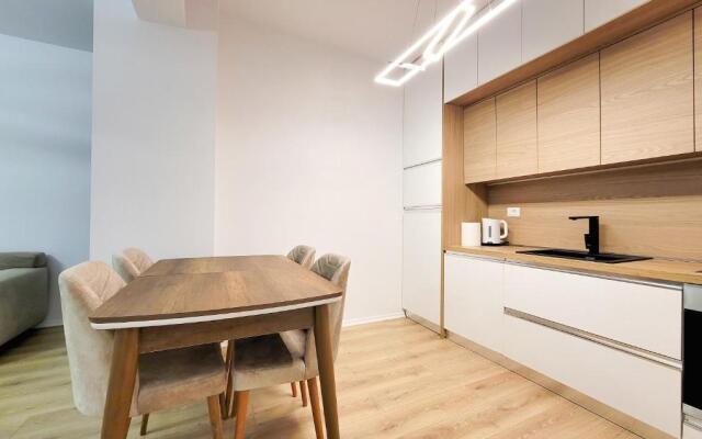 Boulevard 2 BR Apartment