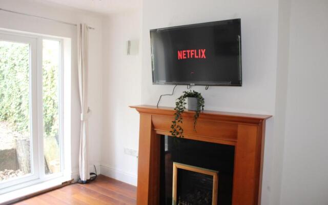 Cosy 3 bedroom house in quiet residential area