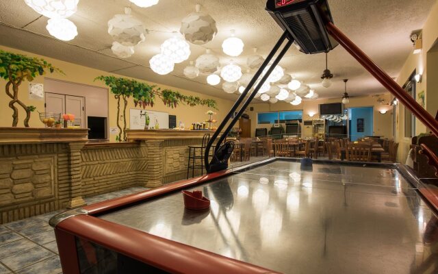 Koukounaria Hotel & Suites