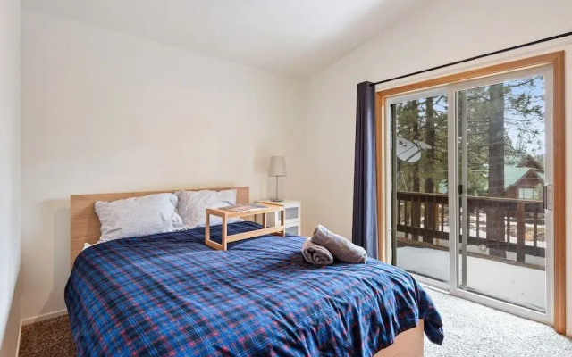Truckee Pines Retreat Game Room & Forest Views
