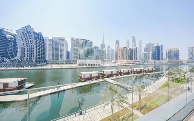 Urban Skyline City Comfort Studio