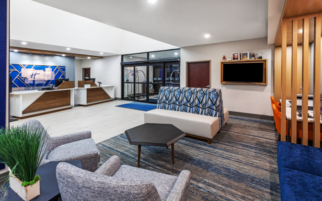 Holiday Inn Express and Suites Henderson by IHG