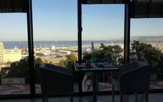 Golden Tulip Adef Oran