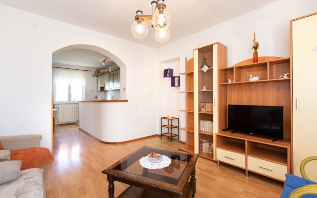 Inviting 2-bed Apartment in Krk Apartman Sintic