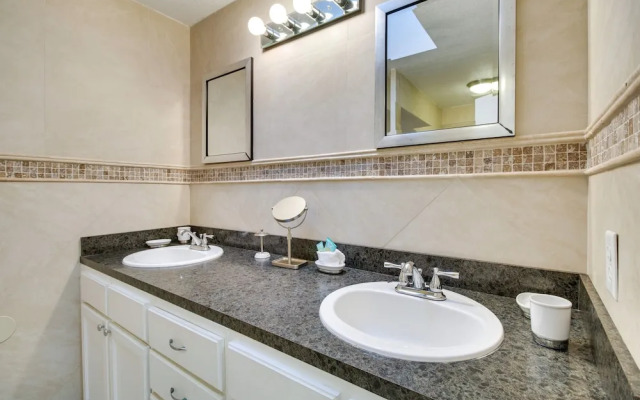 12 Mi to Disney World: Sunny Home w/ Pool!