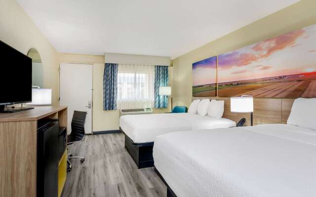 Days Inn & Suites by Wyndham Clovis