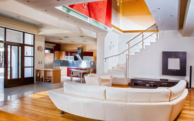 Grand Villa Santorini