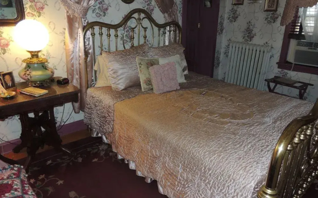 Historic Farnsworth House Inn