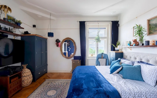 Premium 3 Bed 3 Bath Lounge Apartment