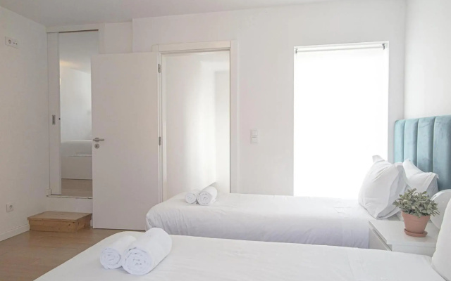 Baixa chiado 2 bedroom duplex apt with elevator