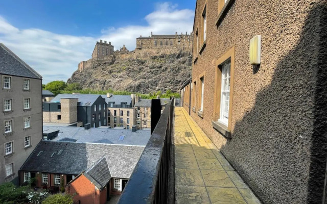 Studio Hart Castle Rock Grassmarket