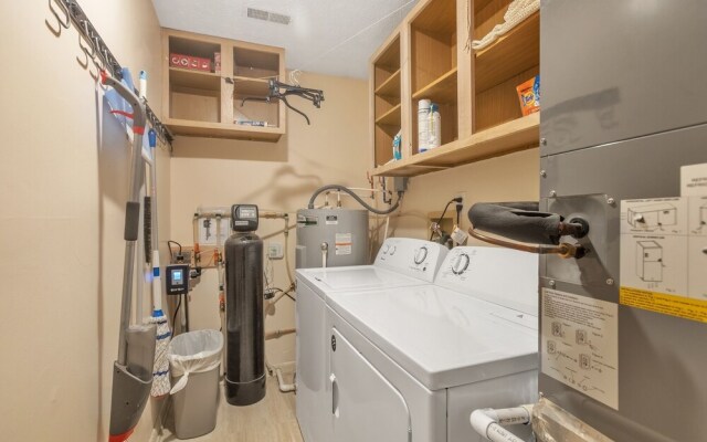 Thirsty Bear Den - Relaxing Pet Friendly Cabin In Gatlinburg 3 Bedroom Home by Redawning