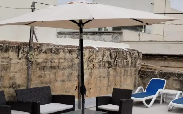 Spacious 4-Bedrooms Townhouse in Tas-Sliema