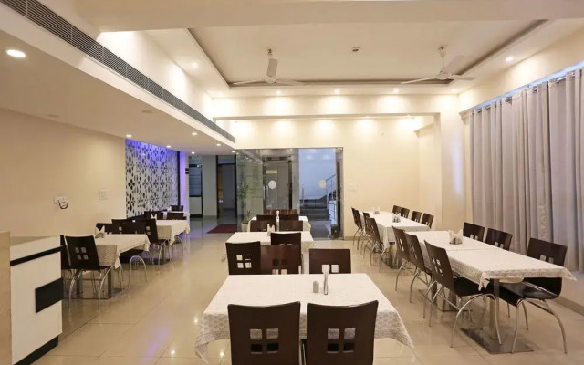 OYO 9594 Hotel Shree Residency