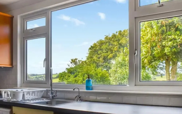 The Hideaway - Spacious 3 Bedroom Apartment