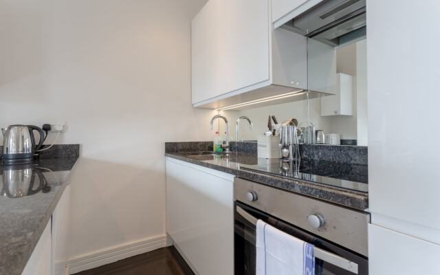 Stylish 3 Bedroom Apartment In Pimlico