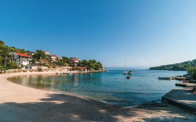 Stunning Home in Rogac With Wifi and 4 Bedrooms