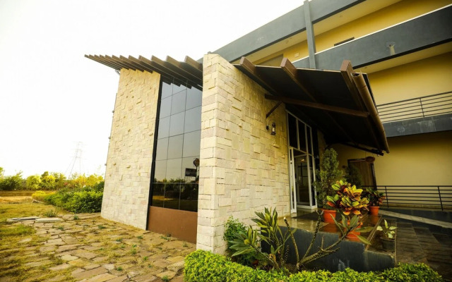 OYO 28365 Hotel The Cult