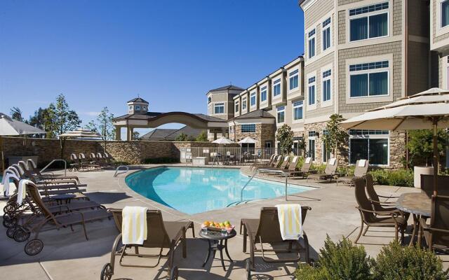 West Inn & Suites