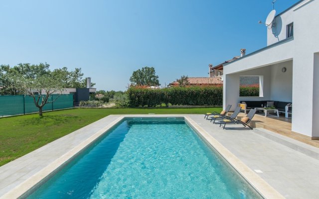 Modern Luxurious Villa For 8 10 People With Private Swimming Pool Near Porec