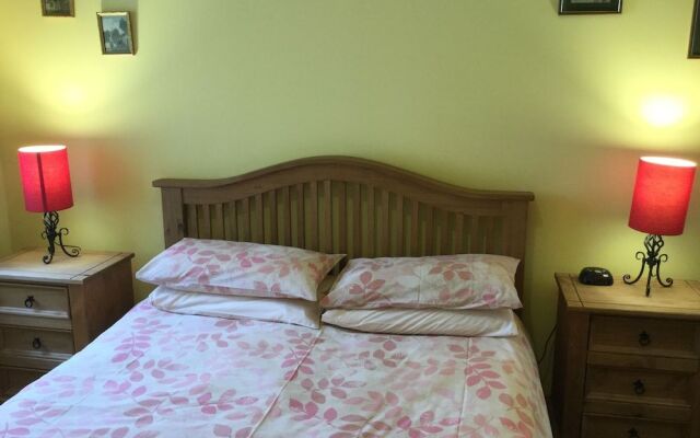 Inverness Apartments - Courtyard