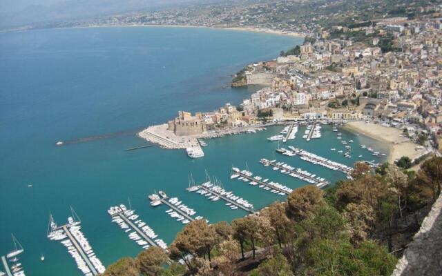 VILLA con giardino a 5 min dal mare