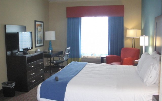 Holiday Inn Express & Suites North Kansas City, an IHG Hotel