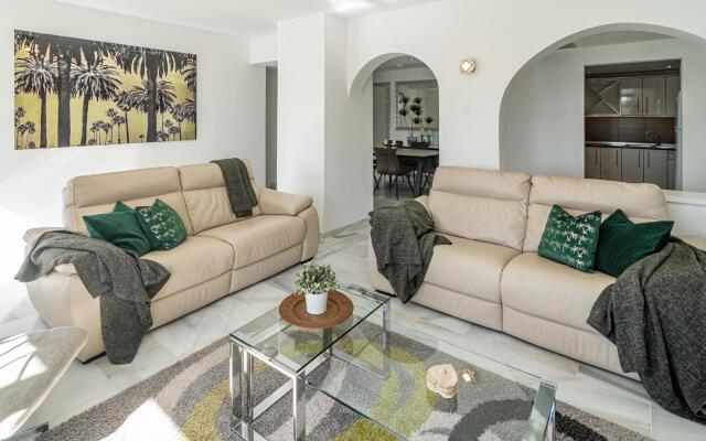 AB4 - vacation home, Marbella by Roomservices