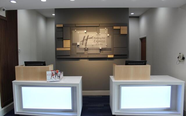 Holiday Inn Express & Suites Mansfield by IHG