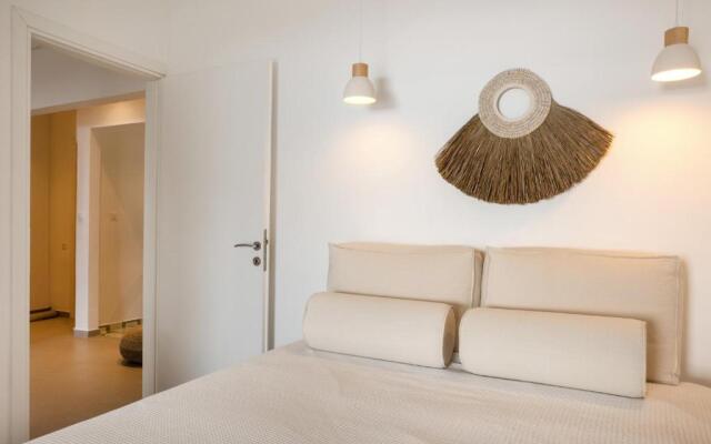 The Beach House, Skaloma