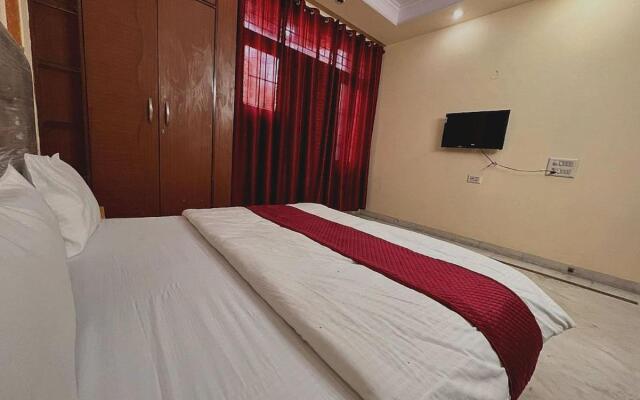 Oyo 703859 Hotel Greeno