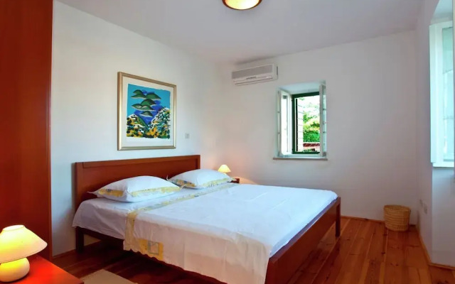 Villa in Sumartin Near Beach & Private Pool