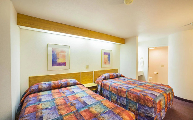 OYO Hotel Markle IN I-69