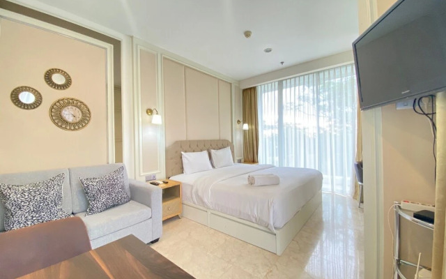 Modern Studio Room With Jacuzzi At Art Deco Apartment