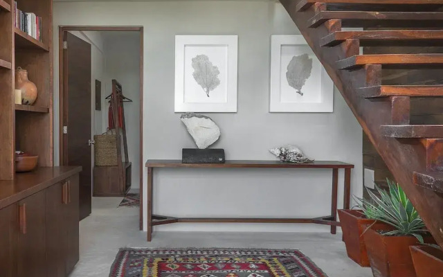 Enchanting 4 Bedroom PH With Beach Front