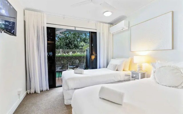 Rainforest Reef Retreat - Esplanade Ground-floor Apartment